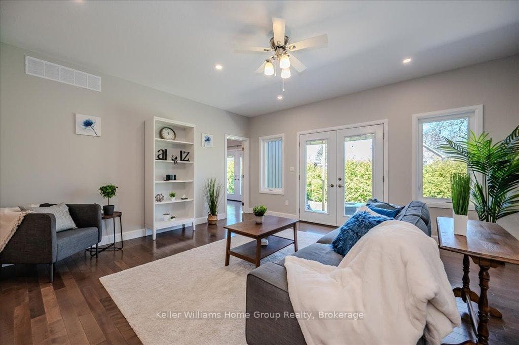 479 St George Street photo 16