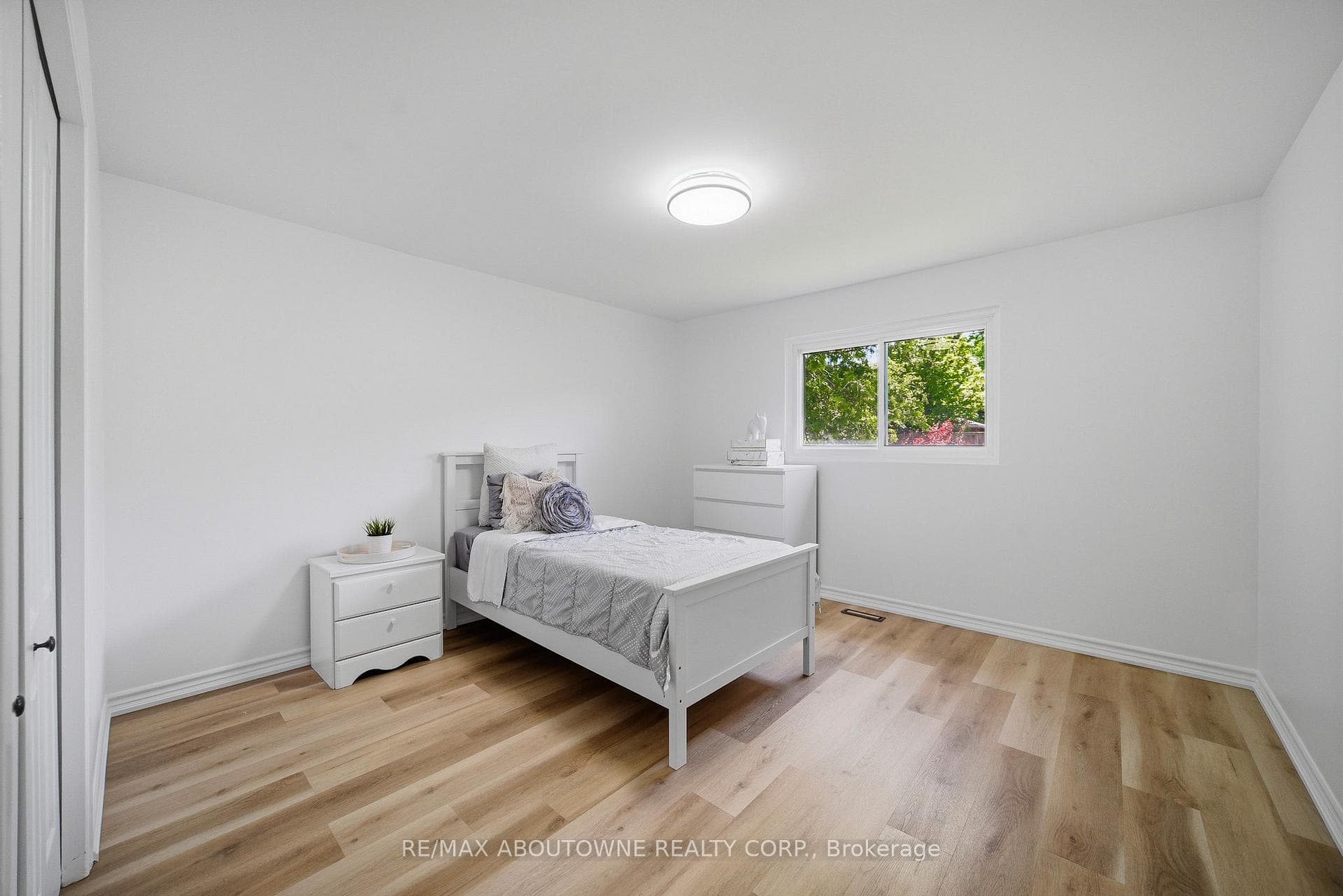 2306 Devon Road photo 17