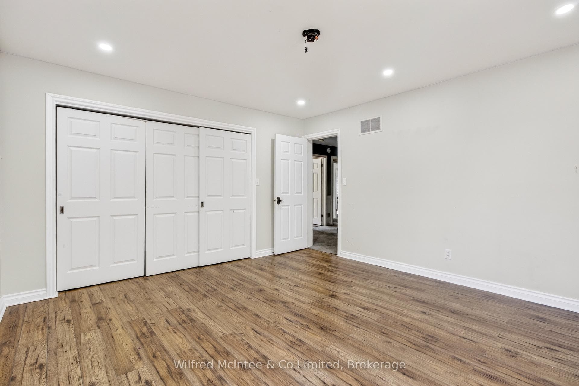 1 Remington Drive photo 22
