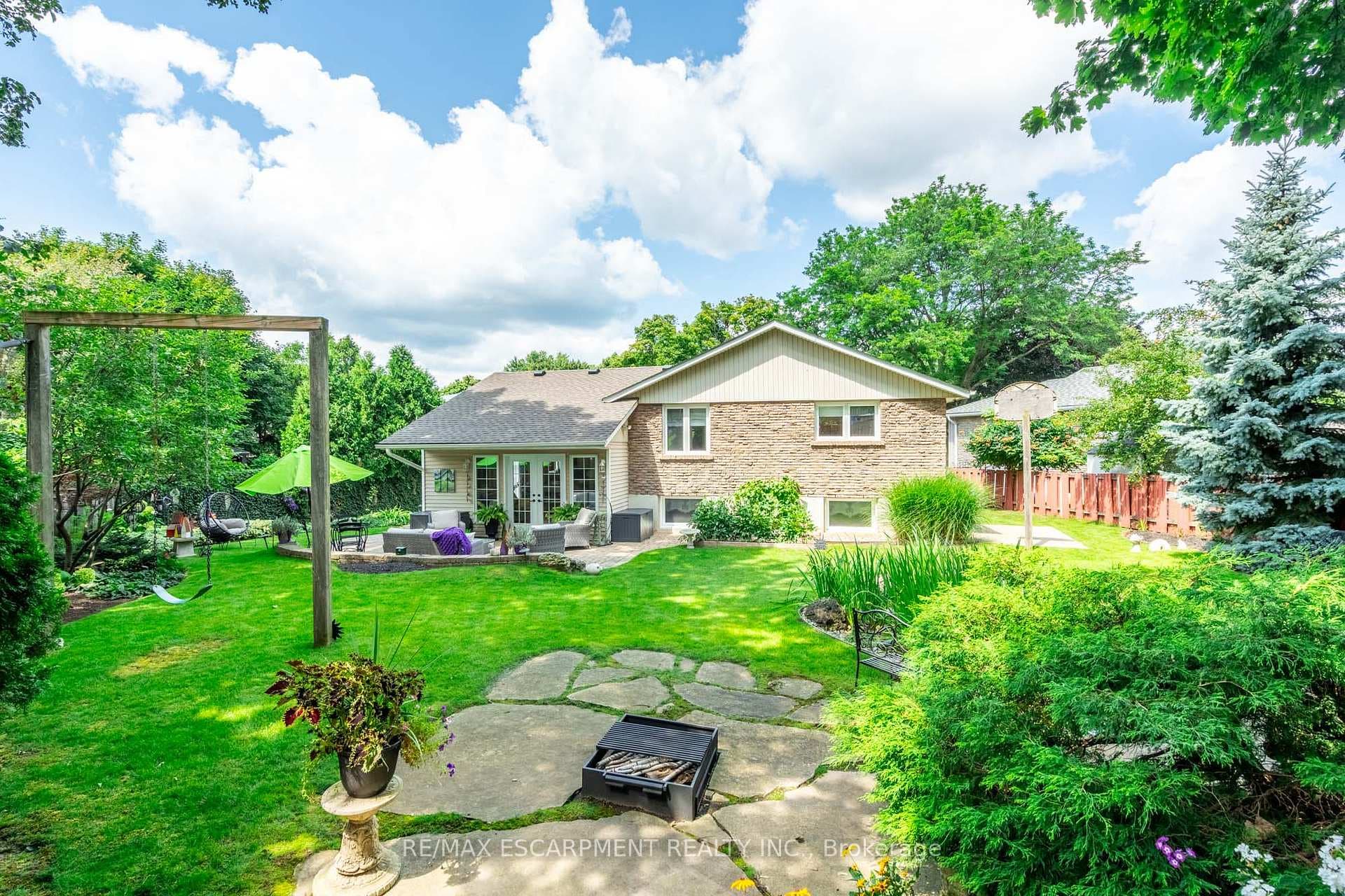 63 FORESTGATE Drive photo 33