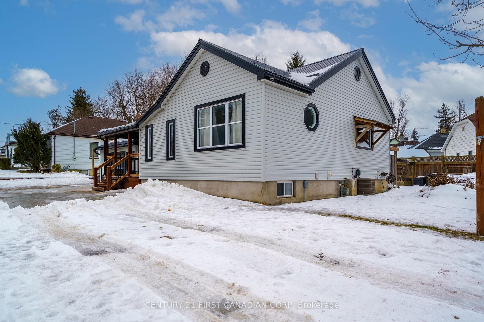 346 Caradoc Street photo 2