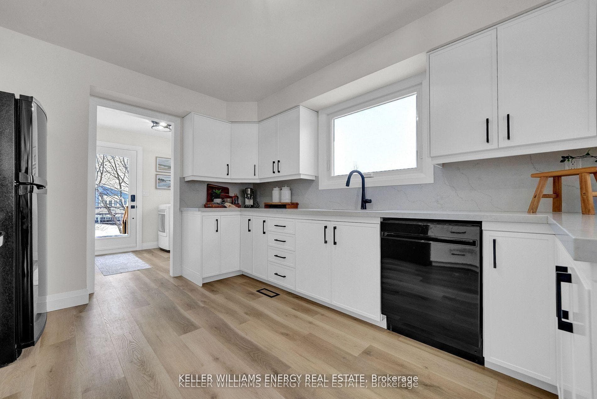 57 Potters Lane photo 19
