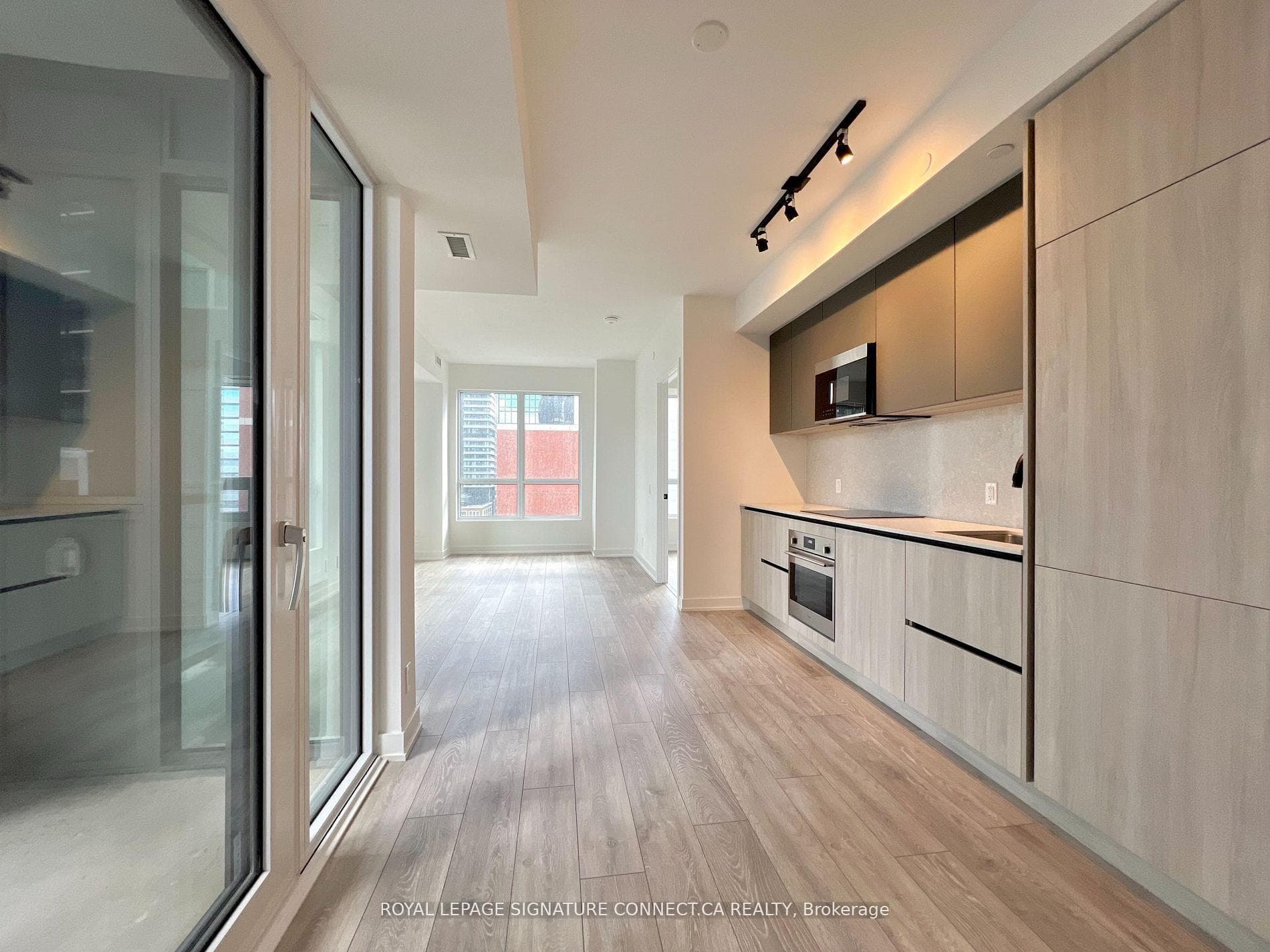 108 Peter Street Unit 1107 photo 2
