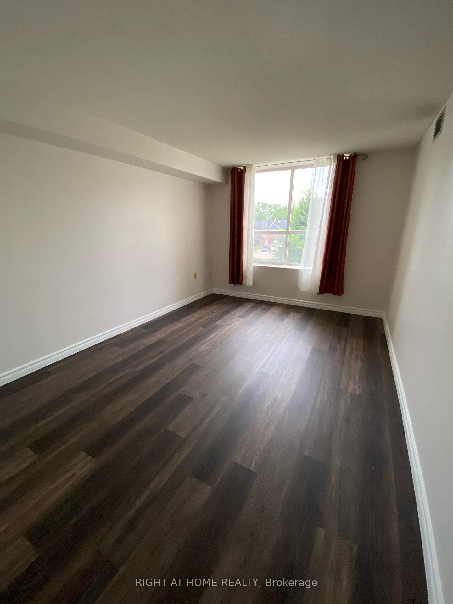 2100 JOHN Street Unit 215 photo 9