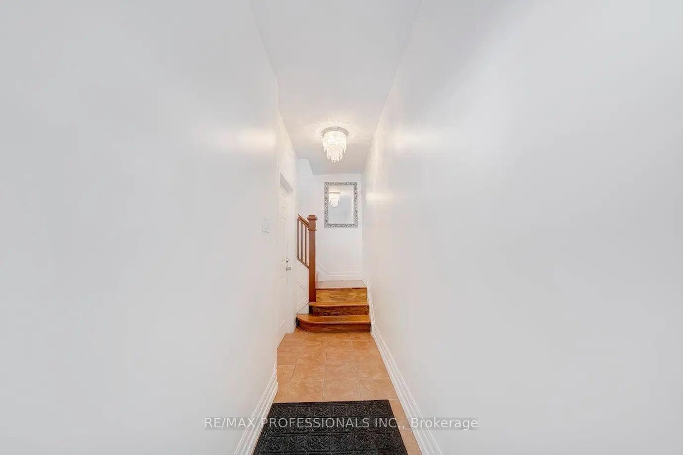 265 Lappin Avenue Unit UPPER photo 2