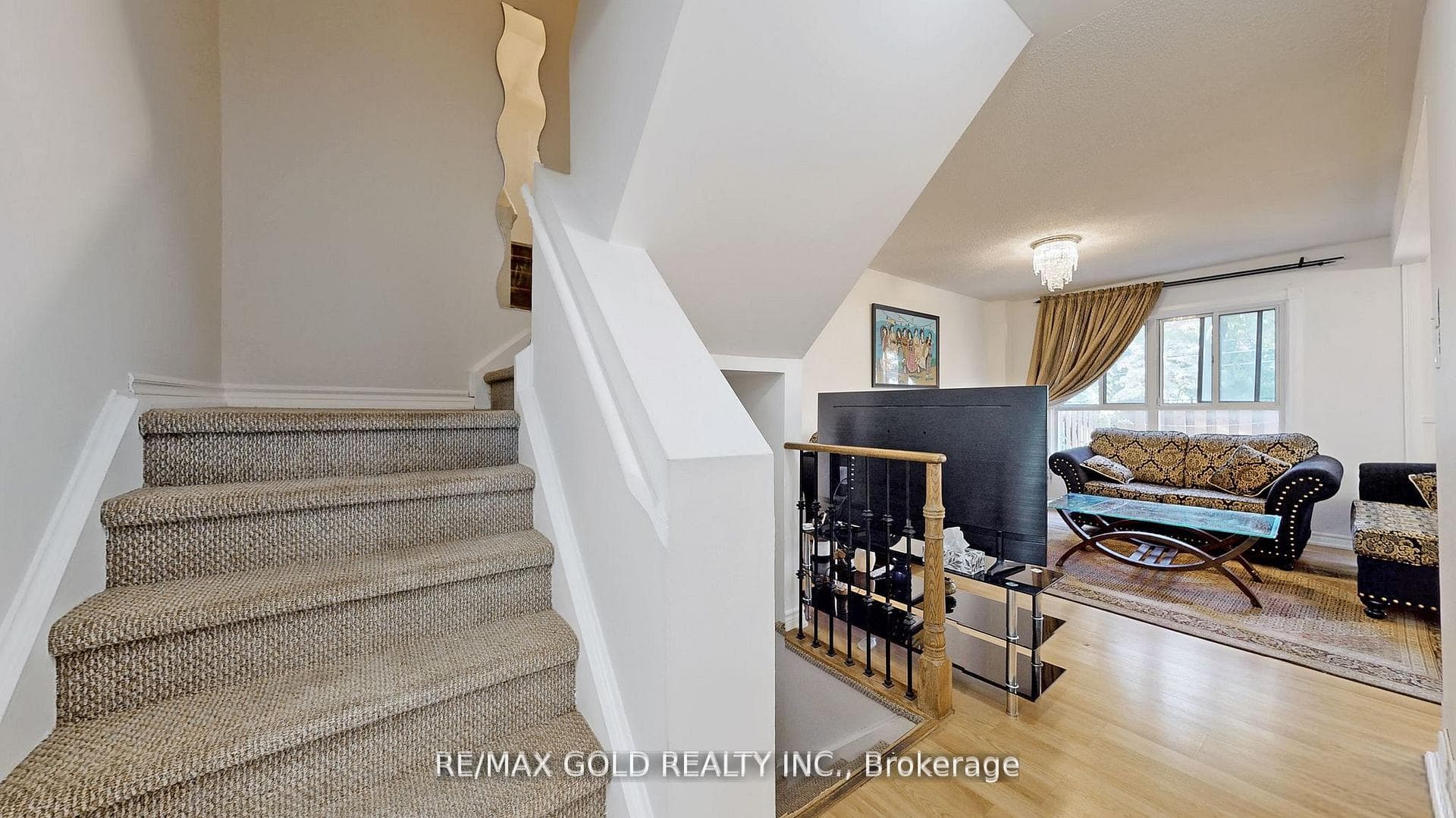118 Fleetwood Crescent photo 13