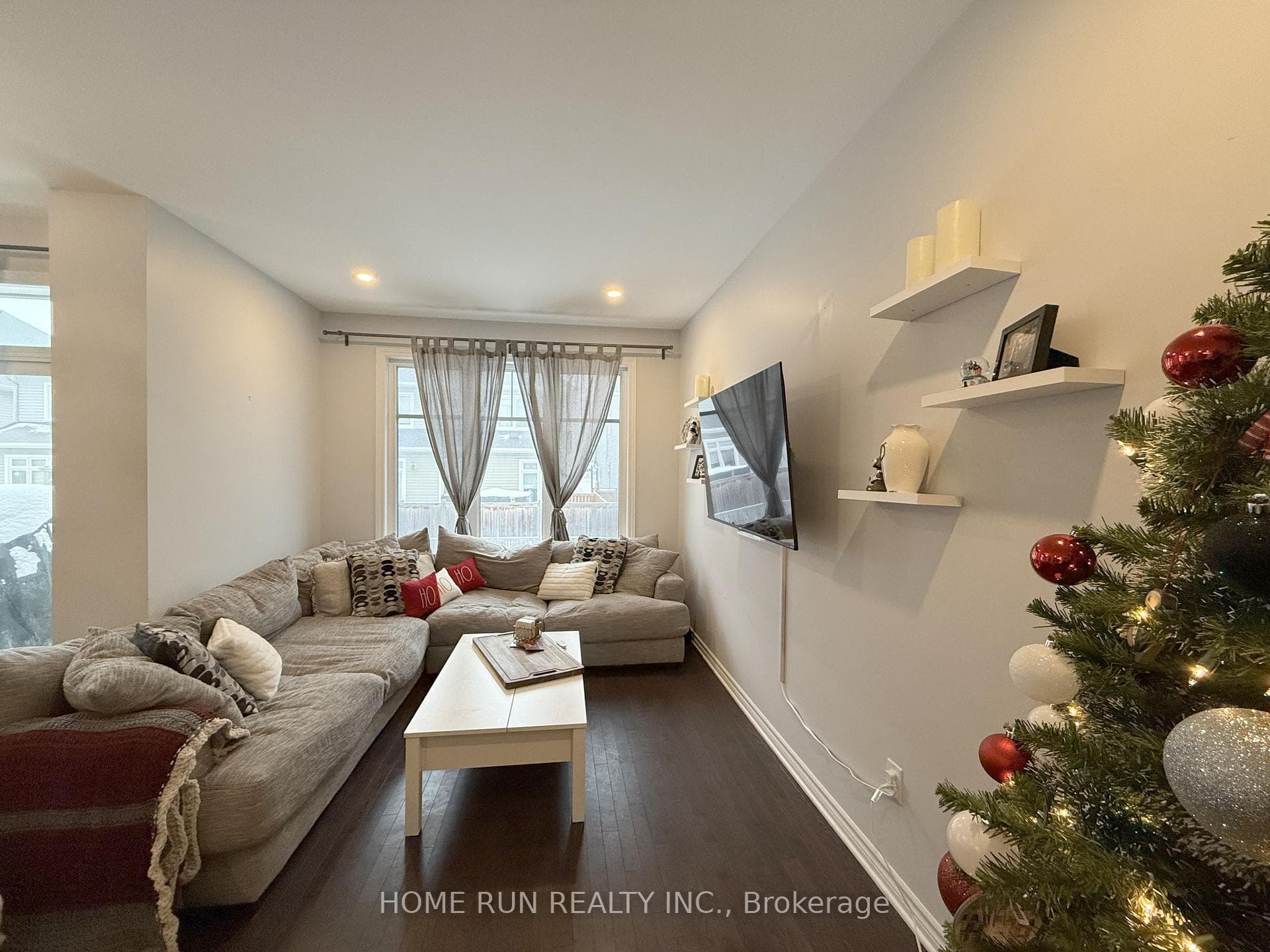 555 Jackdaw Avenue photo 10