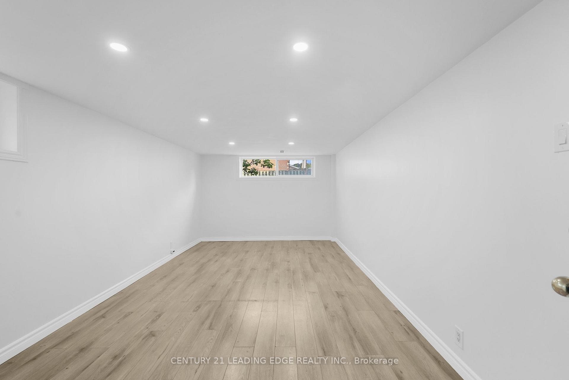 615 Perry Crescent photo 15