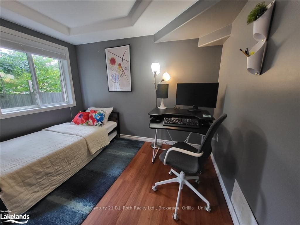33 COURTNEY Crescent photo 10