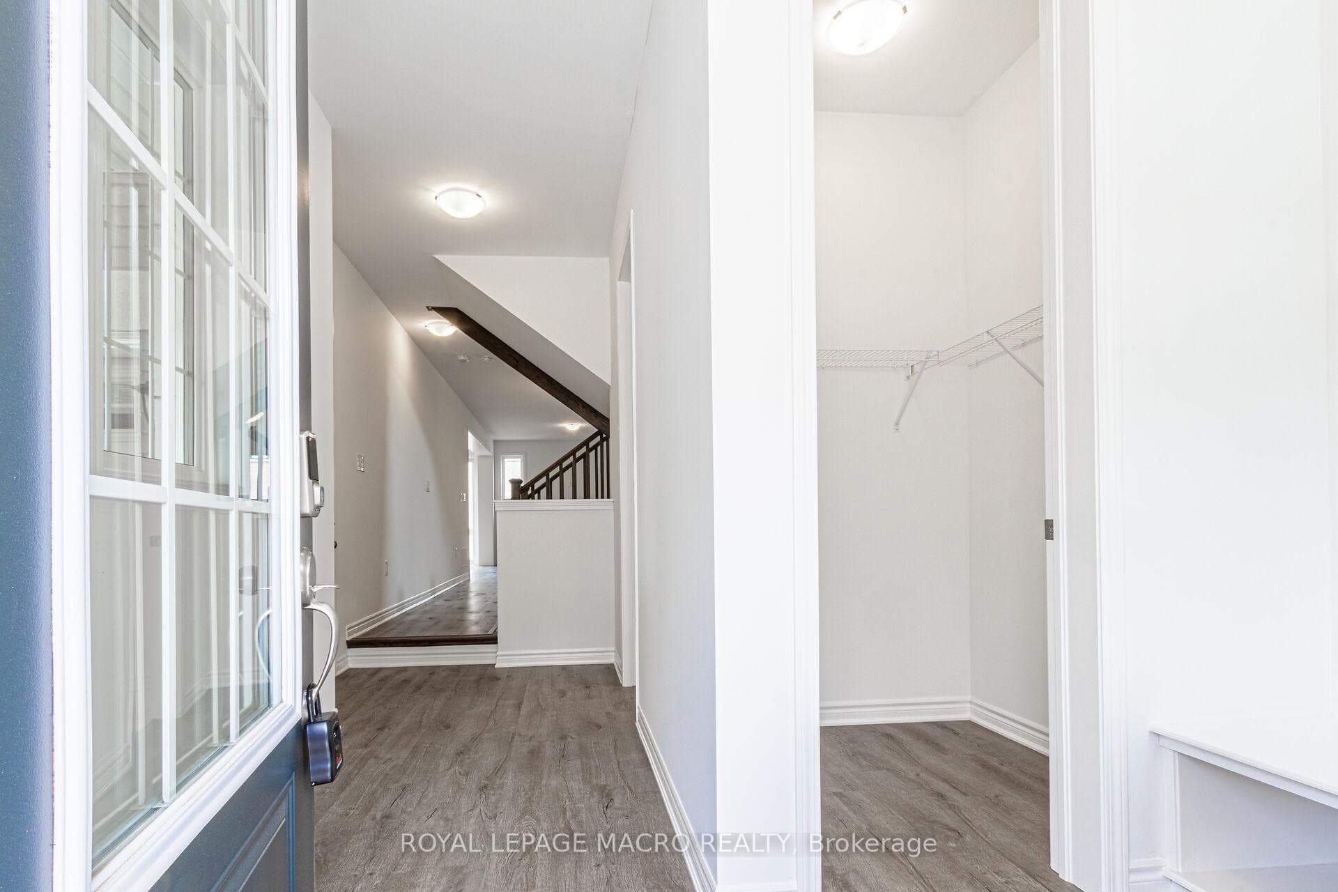 1832 Thames Circle photo 4