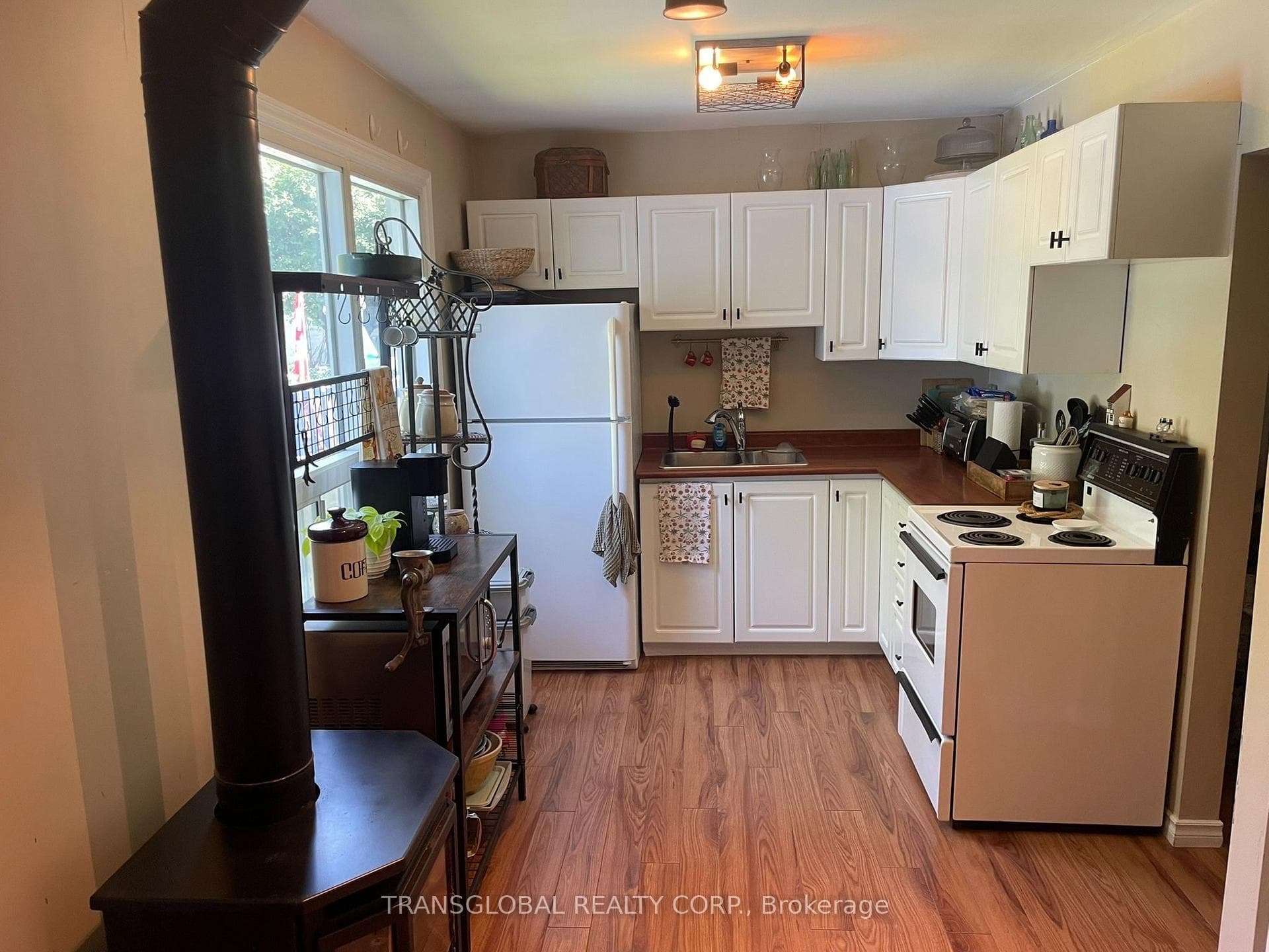 Kitchen/ Gas Fireplace