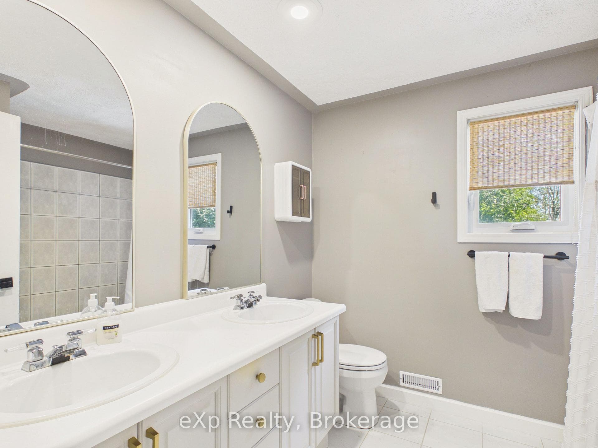 20 Highland Crescent photo 25