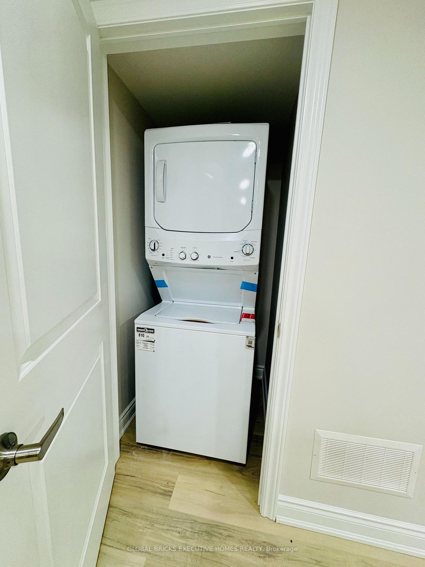 4056 Channing Crescent photo 14
