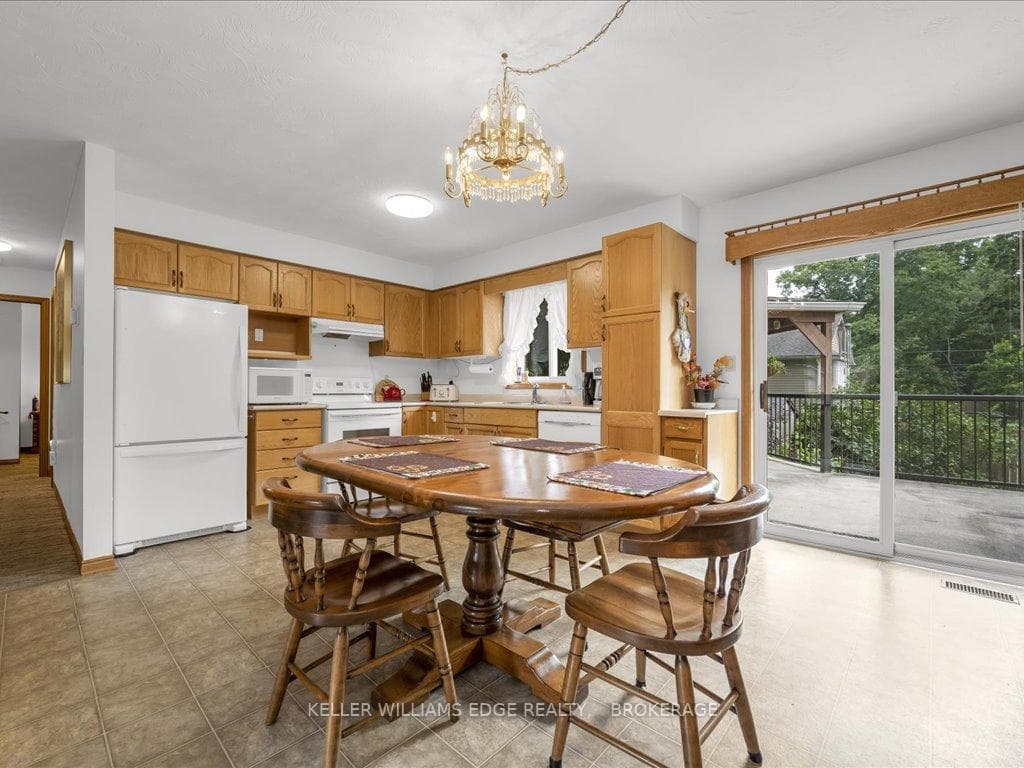 3245 HYMAN Avenue photo 9