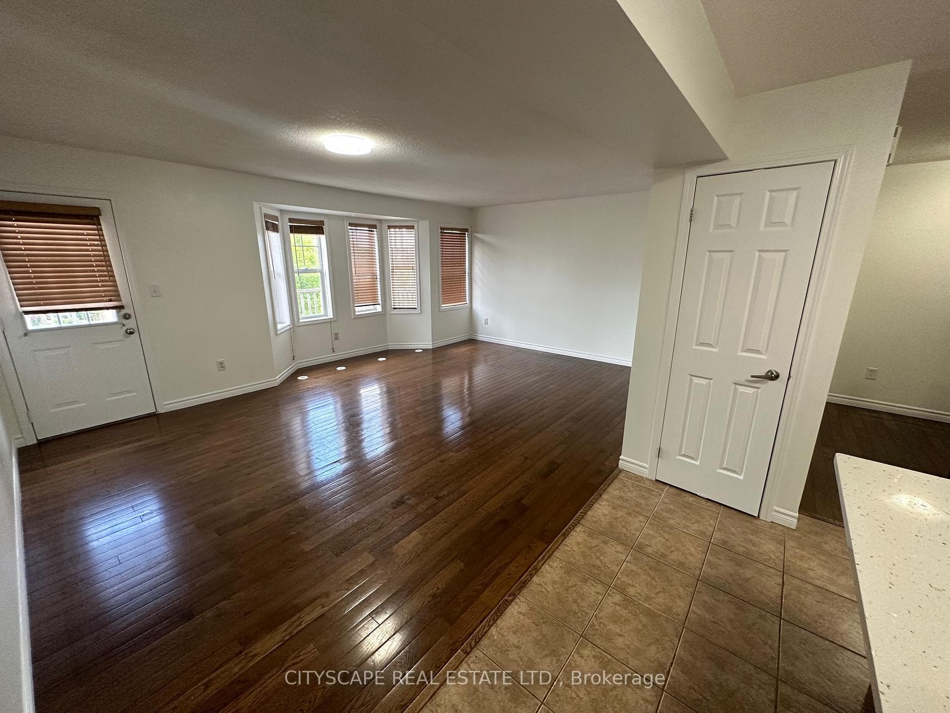 1155 Mcdowell Crescent photo 10