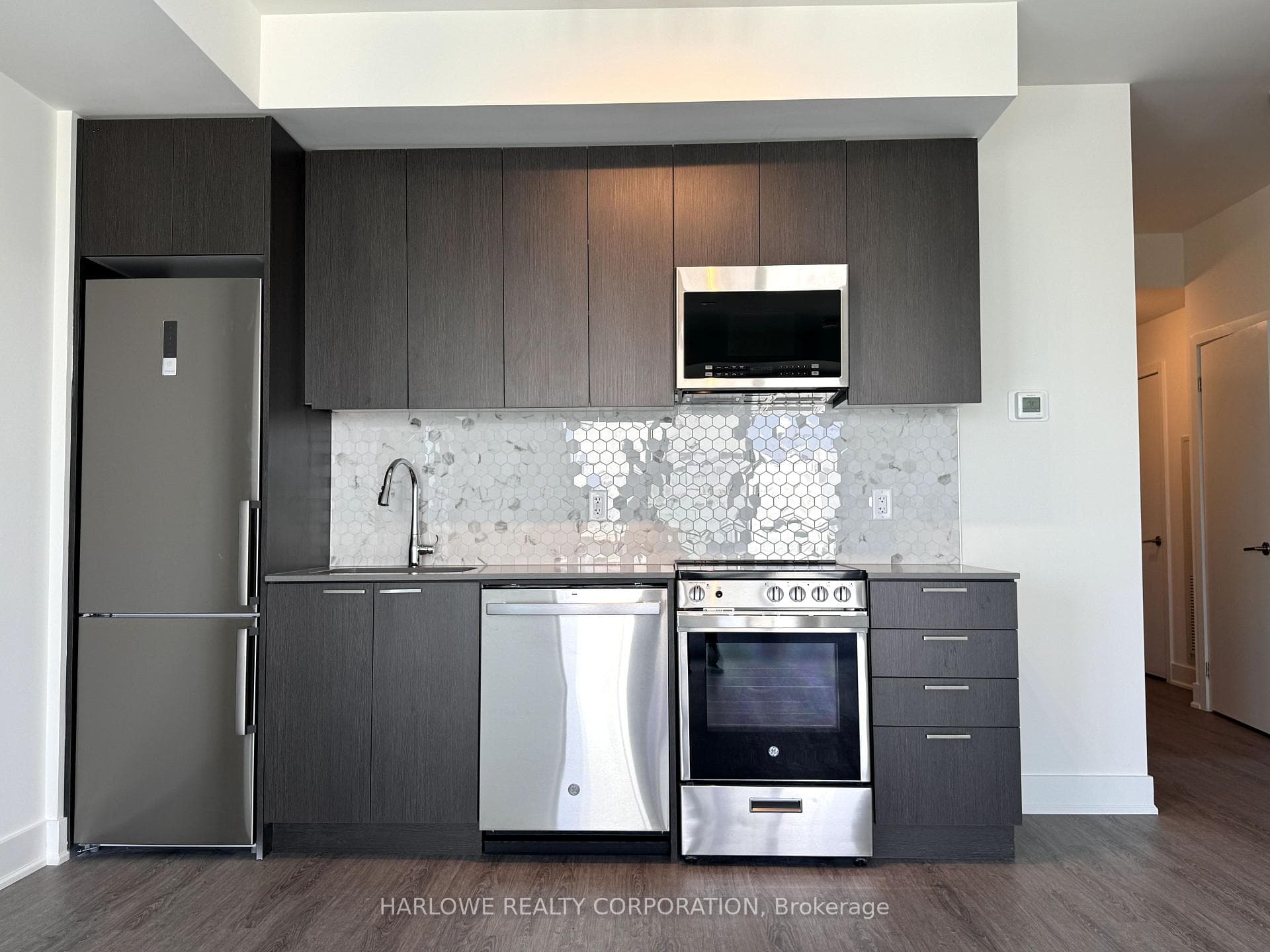 185 Deerfield Road Unit 1403 photo 3