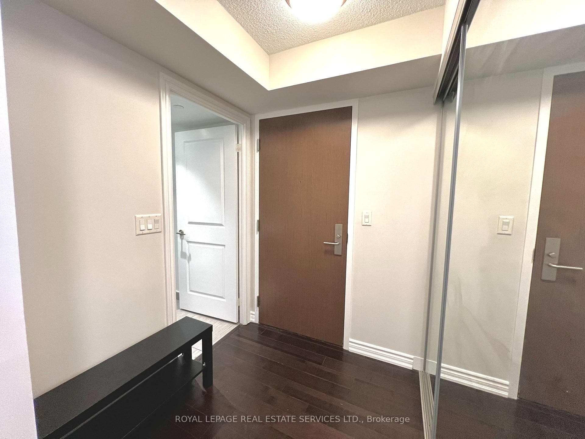 386 Yonge Street Unit 2516 photo 11