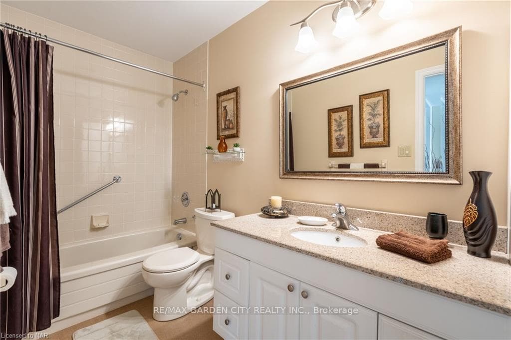 244 Lakeshore Road Unit 406 photo 27