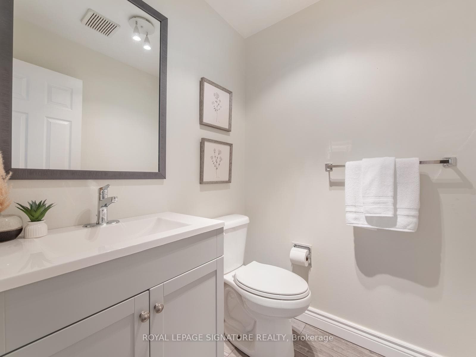 53 Blueking Crescent photo 26