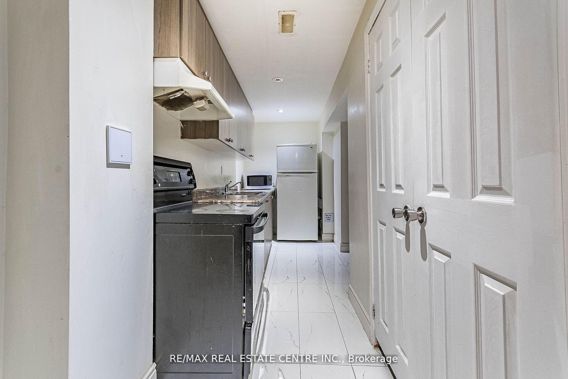 45 Commodore Drive photo 24