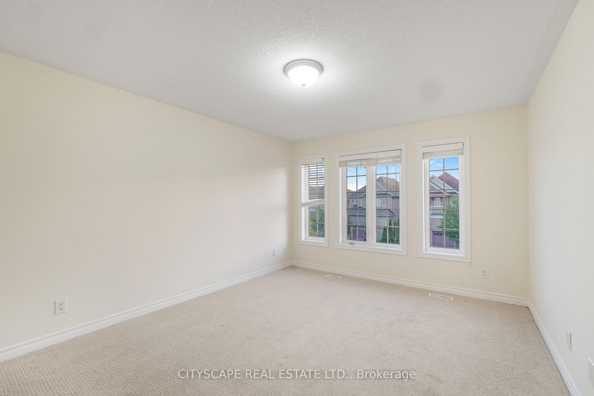 5515 Challenger Drive photo 16