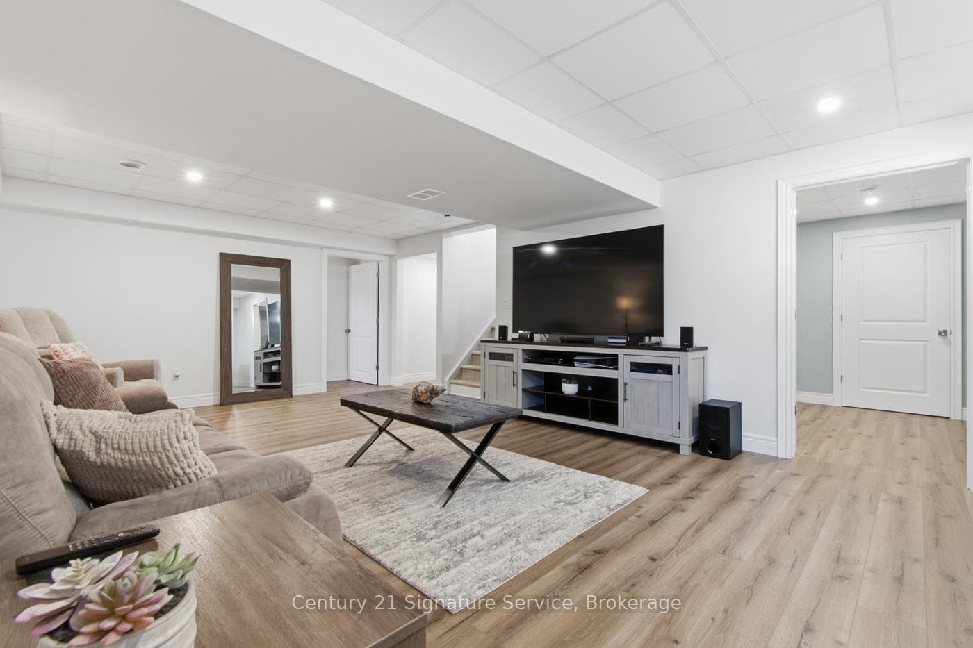 191 Hetram Court photo 34