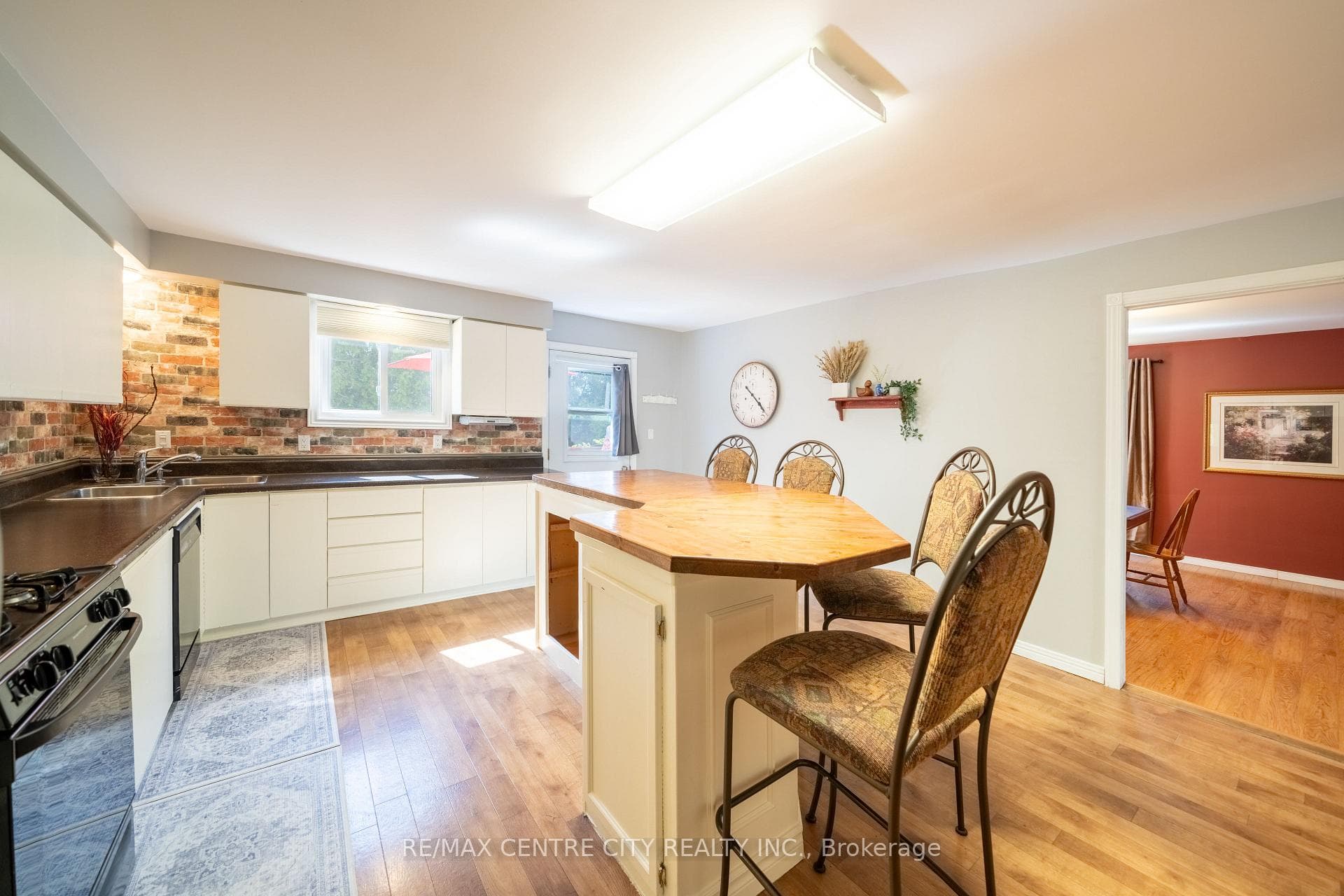 176 Eastman Avenue photo 17