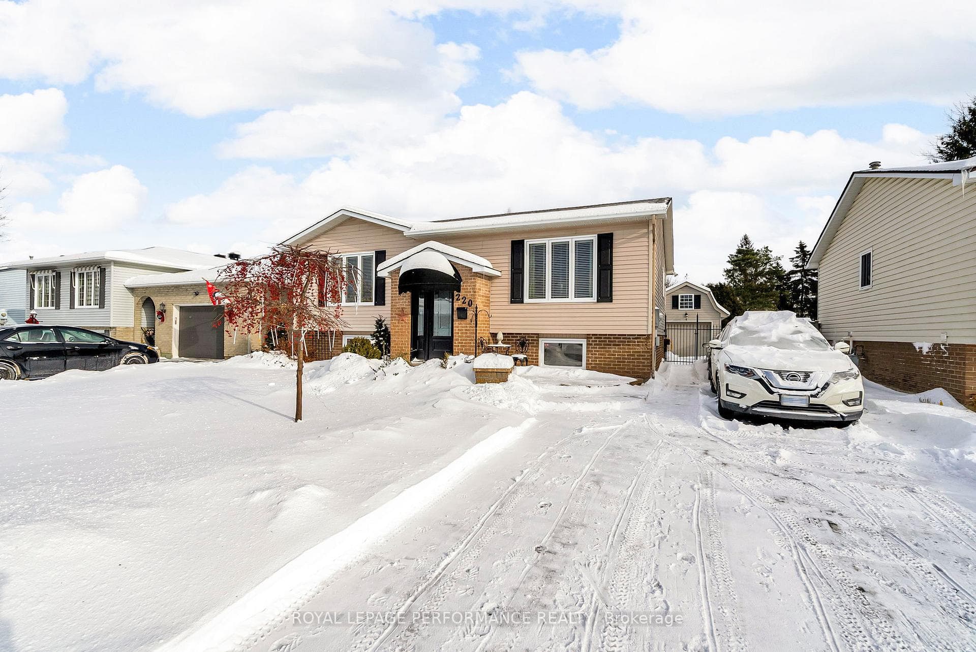 220 Dunbar Avenue photo 3