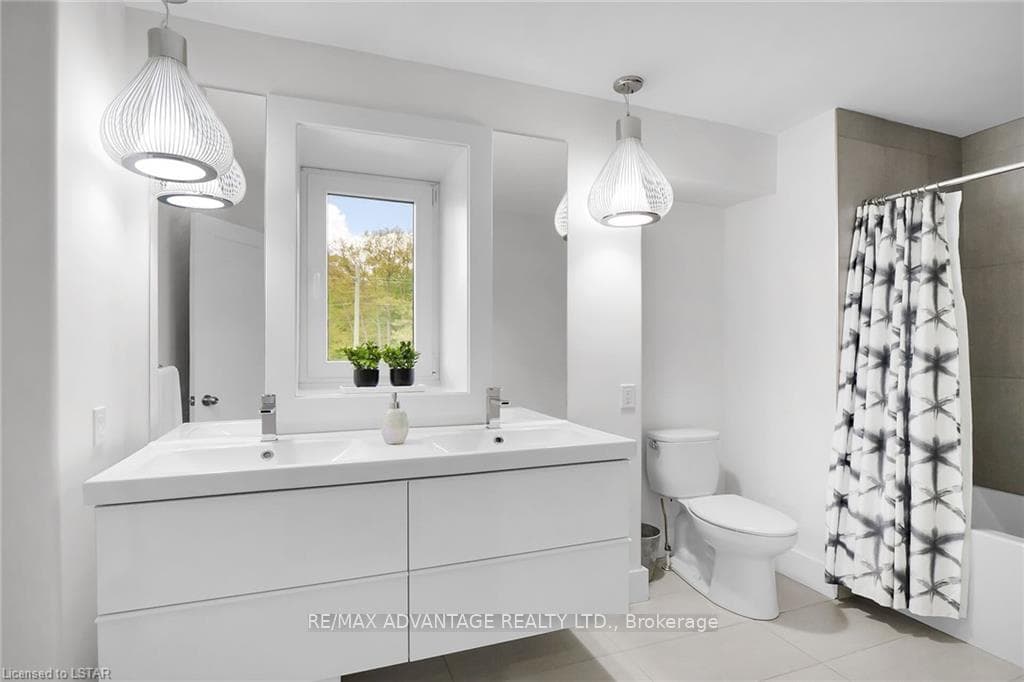 41 EARLSCOURT Terrace Unit 28 photo 23