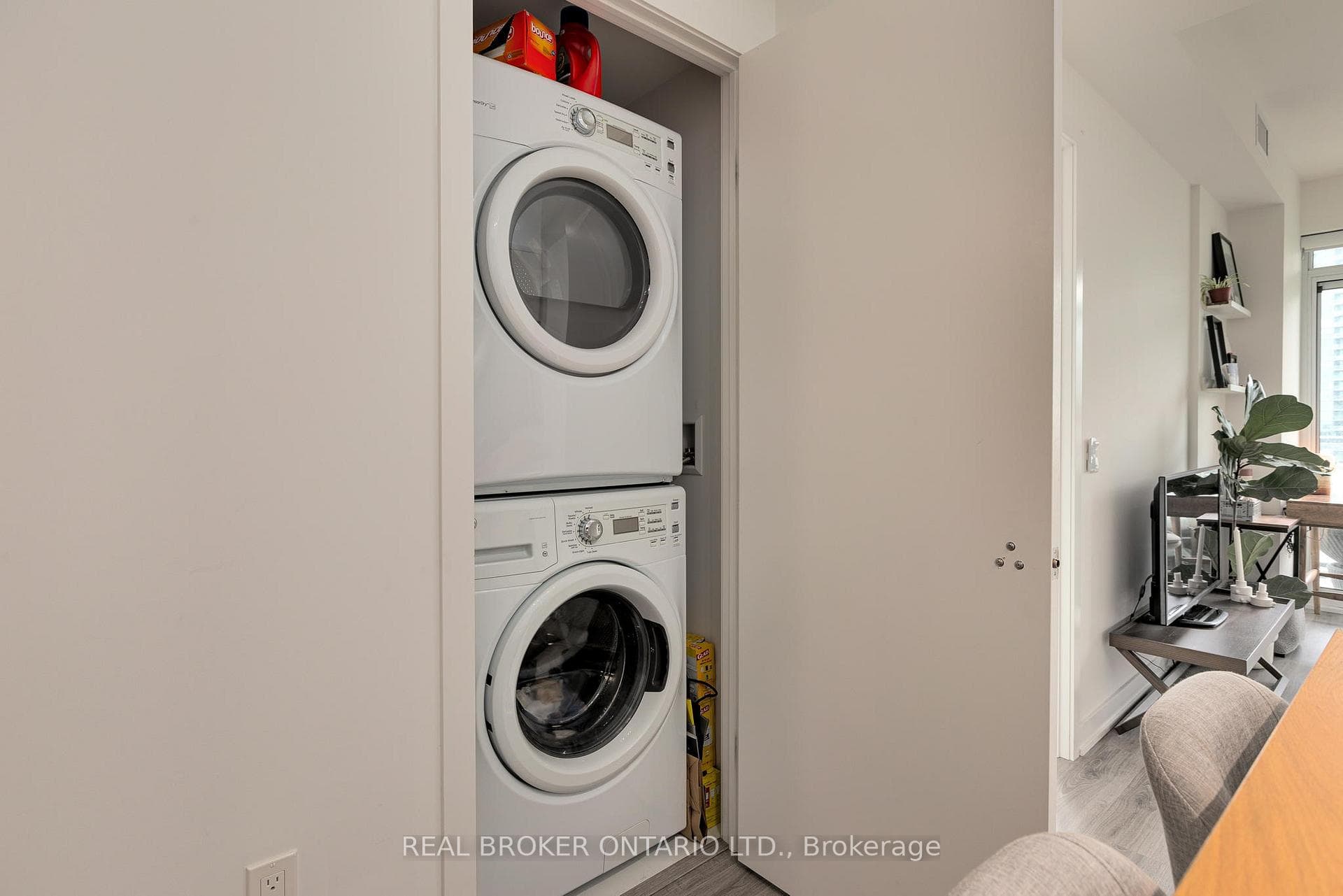 38 Iannuzzi Street Unit 1513 photo 11