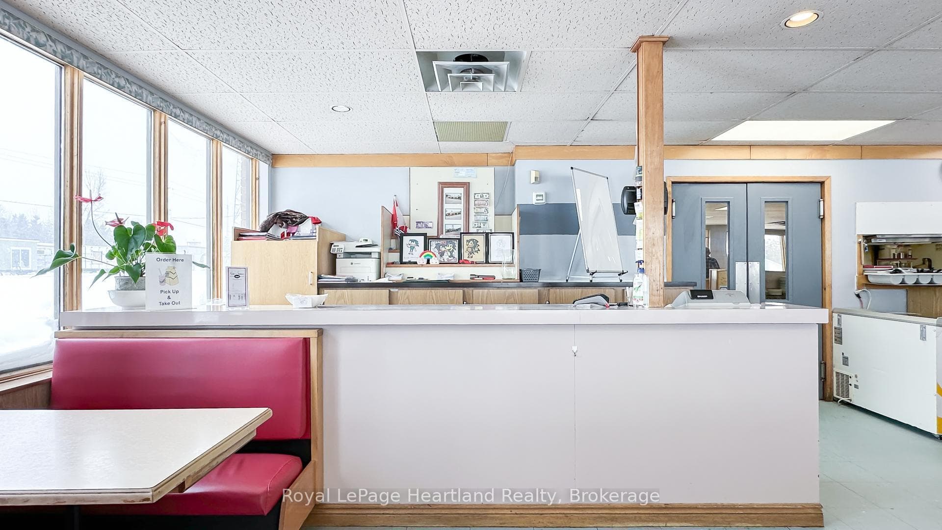 76988 LONDON Road photo 23
