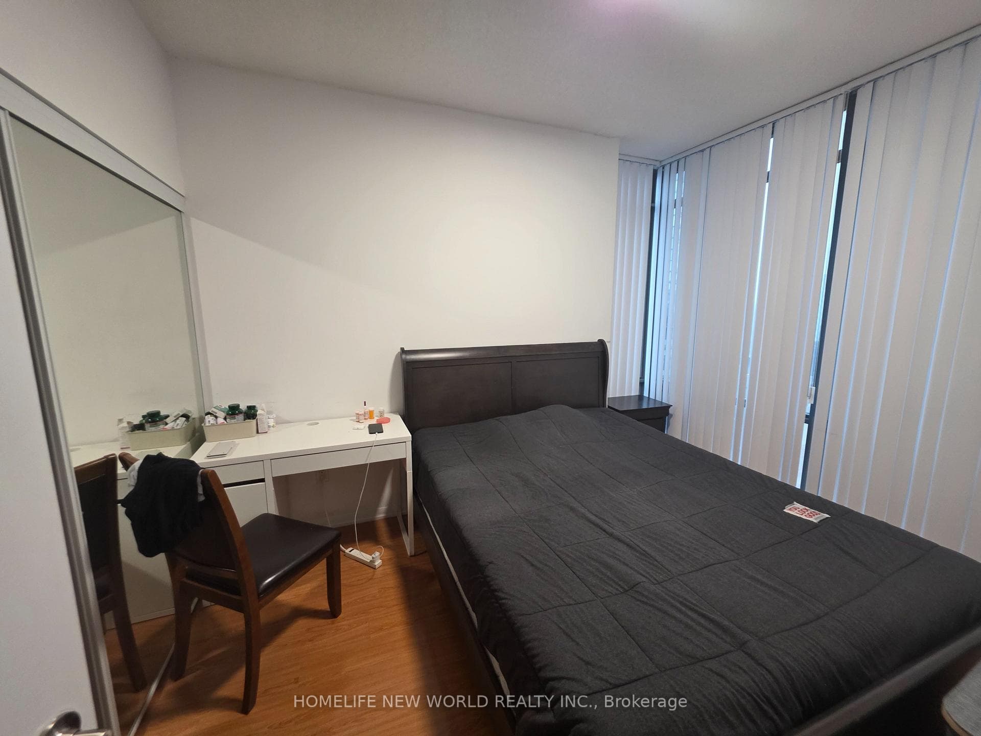 37 Grosvenor Street Unit 3308 photo 4