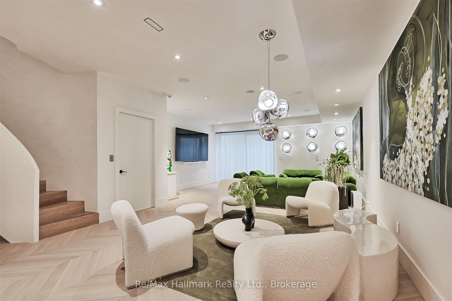 63 Pears Avenue photo 25