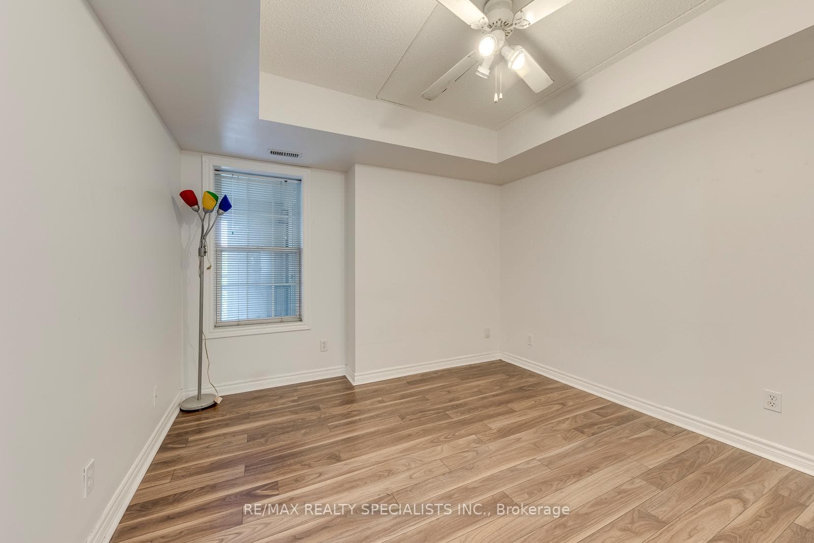 2035 Appleby Line Unit 308 photo 18