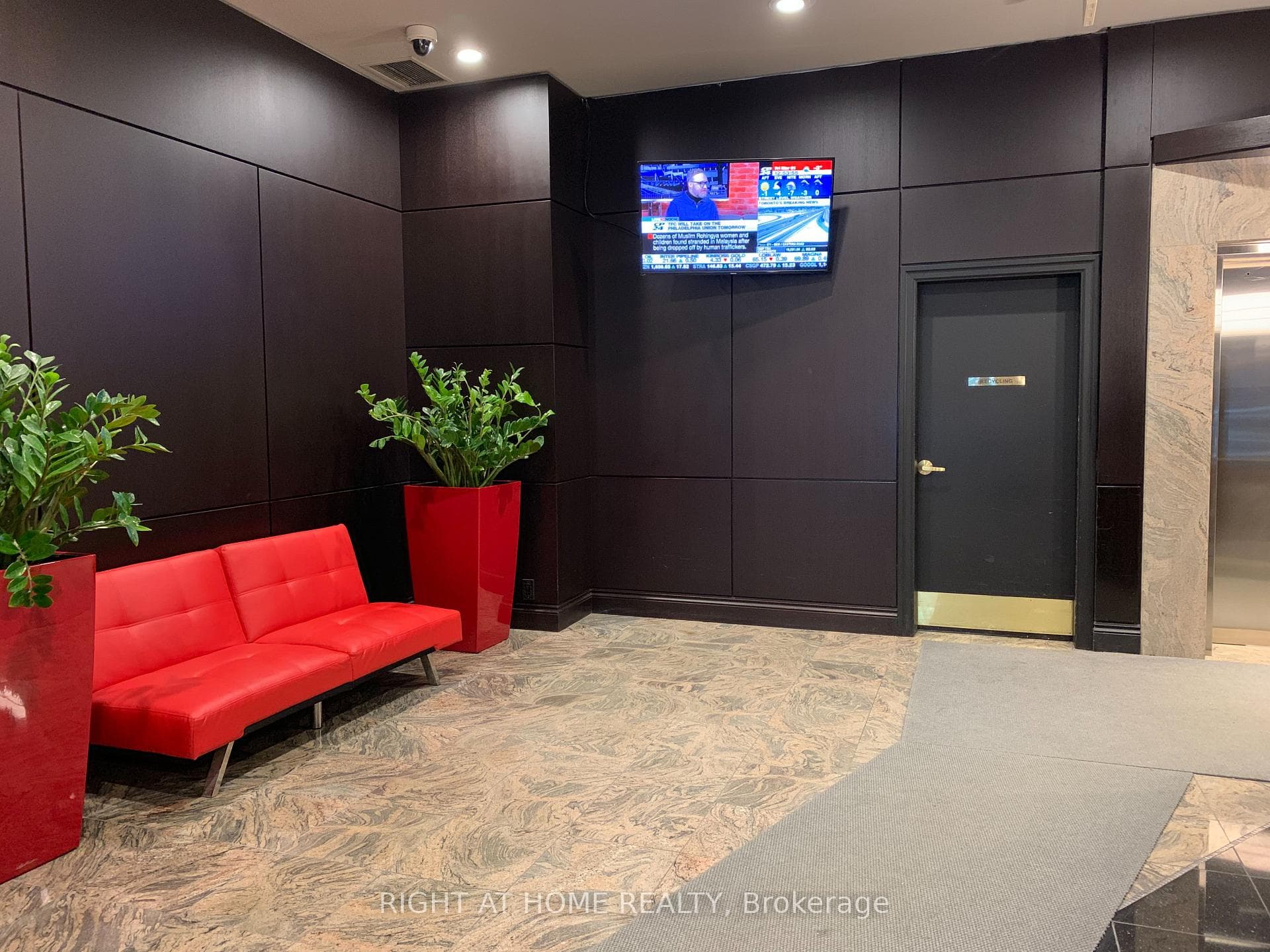 30 Grand Trunk Crescent Unit 3102 photo 4