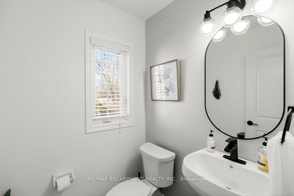 2220 Queensway Drive Unit 13 photo 16