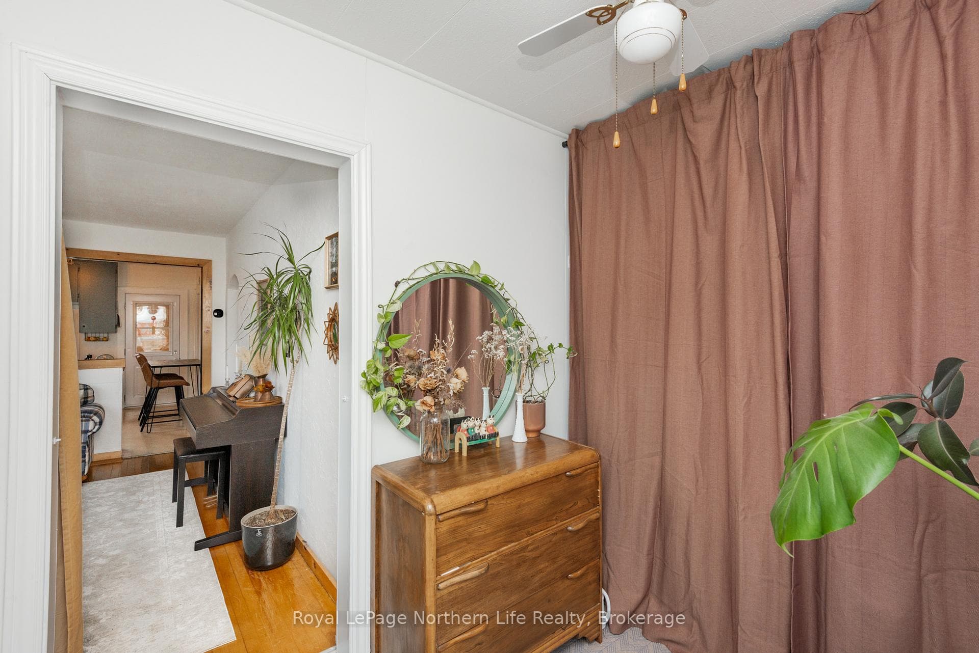 13 Rowe Avenue photo 11