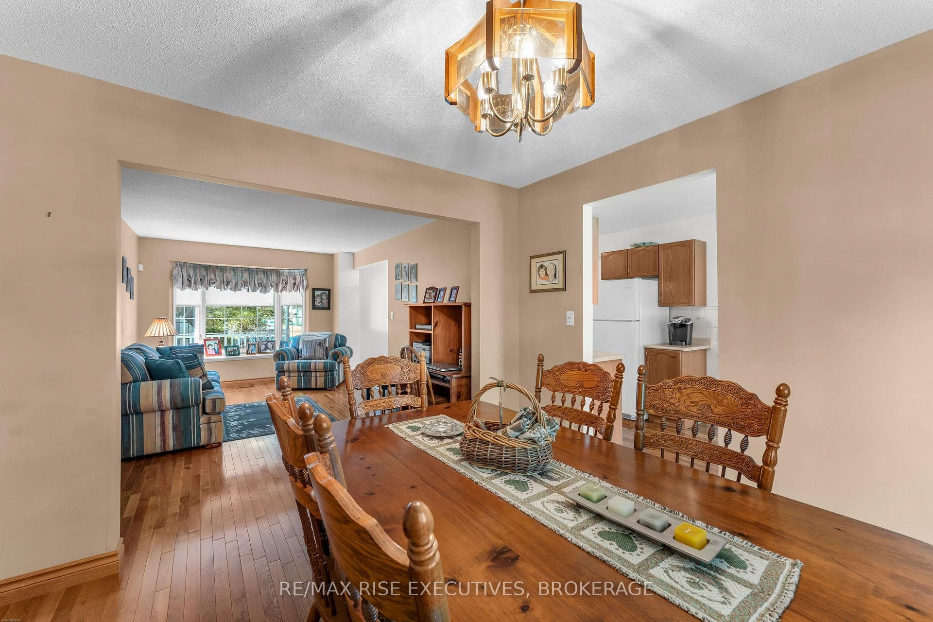 1304 Fisher Crescent photo 14