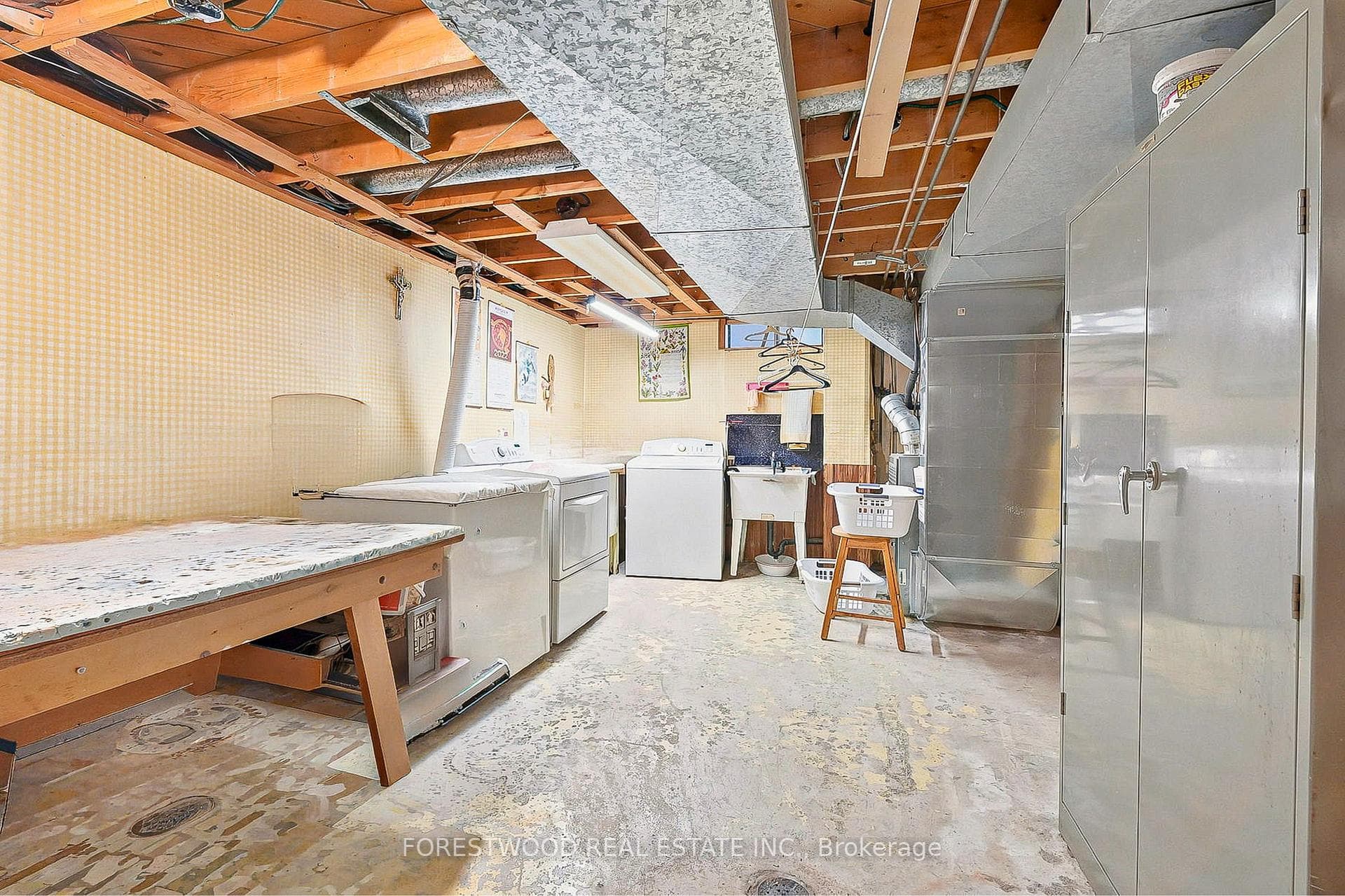 523 Hyacinthe Boulevard photo 34