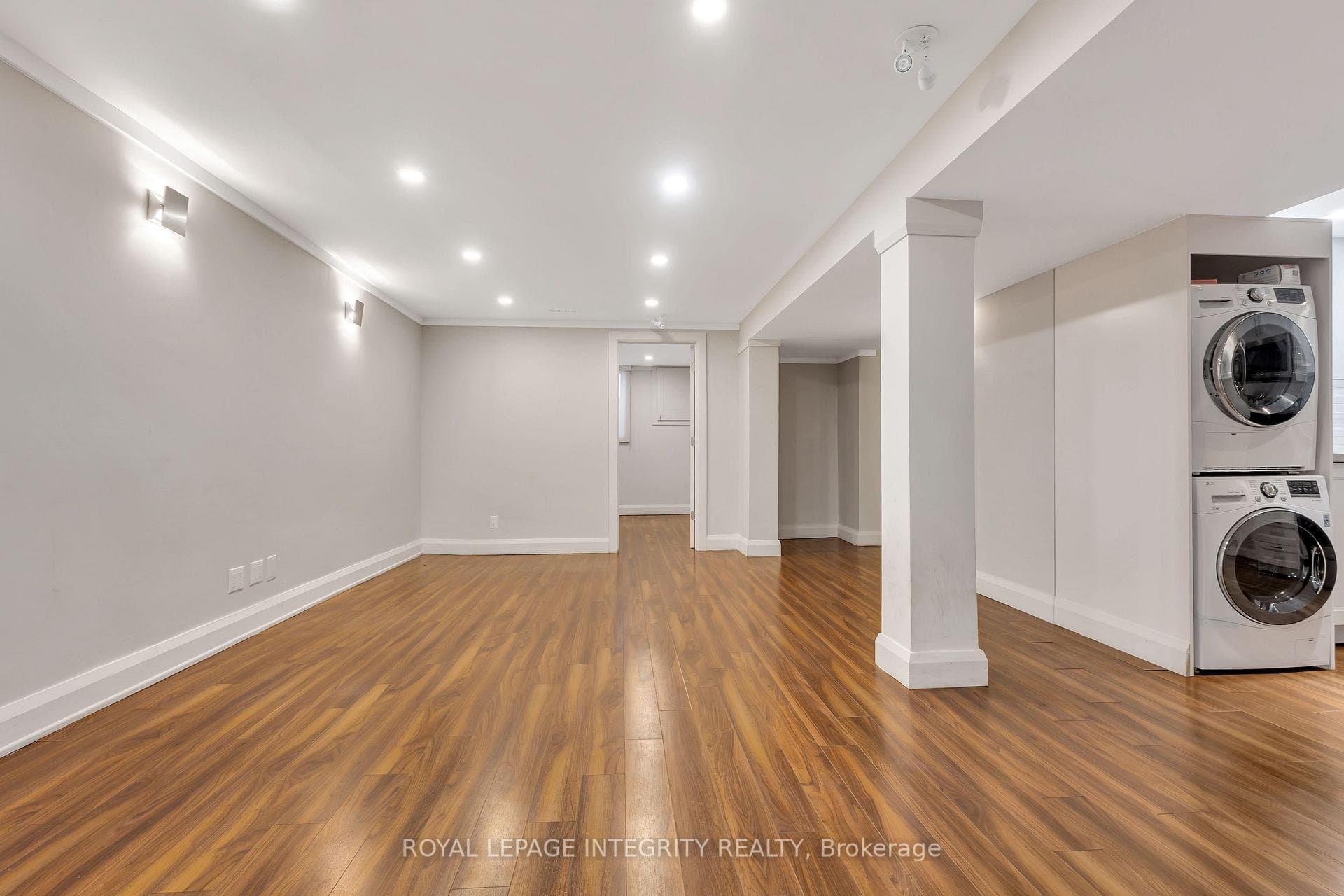 1443 Woodroffe Avenue photo 22