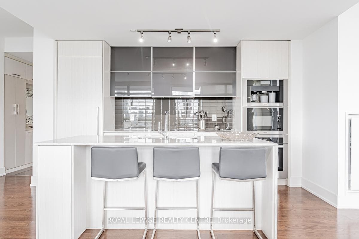 170 Avenue Road Unit 611 photo 6