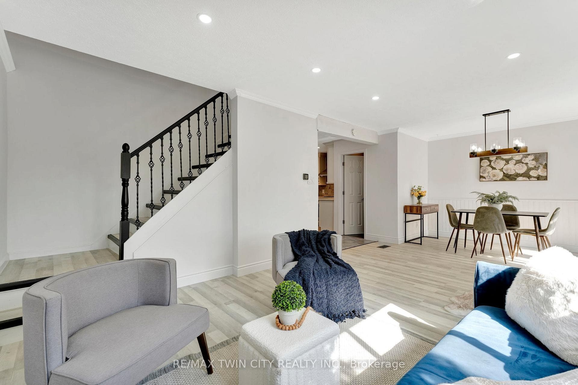 391 Stirling Avenue photo 6