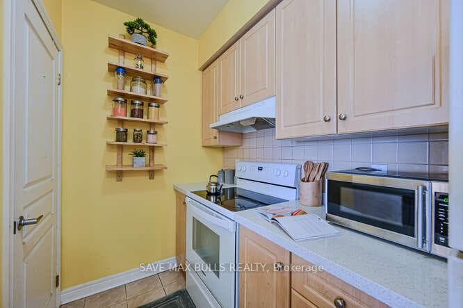 1415 Lawrence Avenue Unit 519 photo 15