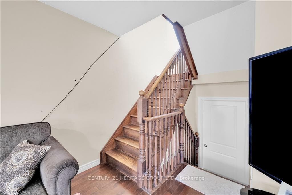 1354 Upper Sherman Avenue photo 15