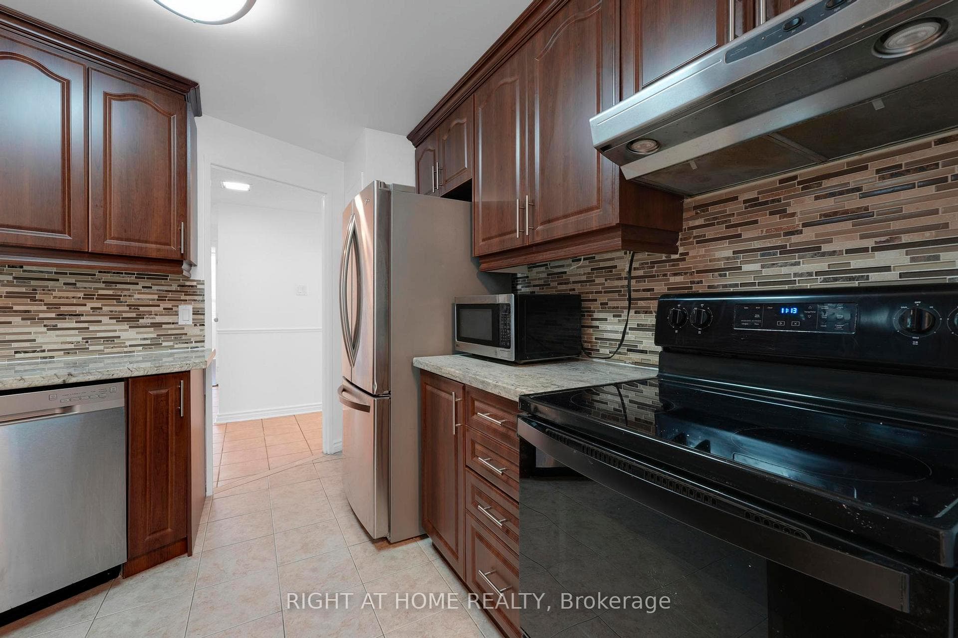 3650 Kaneff Crescent Unit 205 photo 11