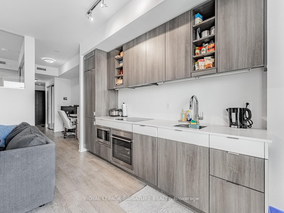 101 Erskine Avenue Unit 1211 photo 13