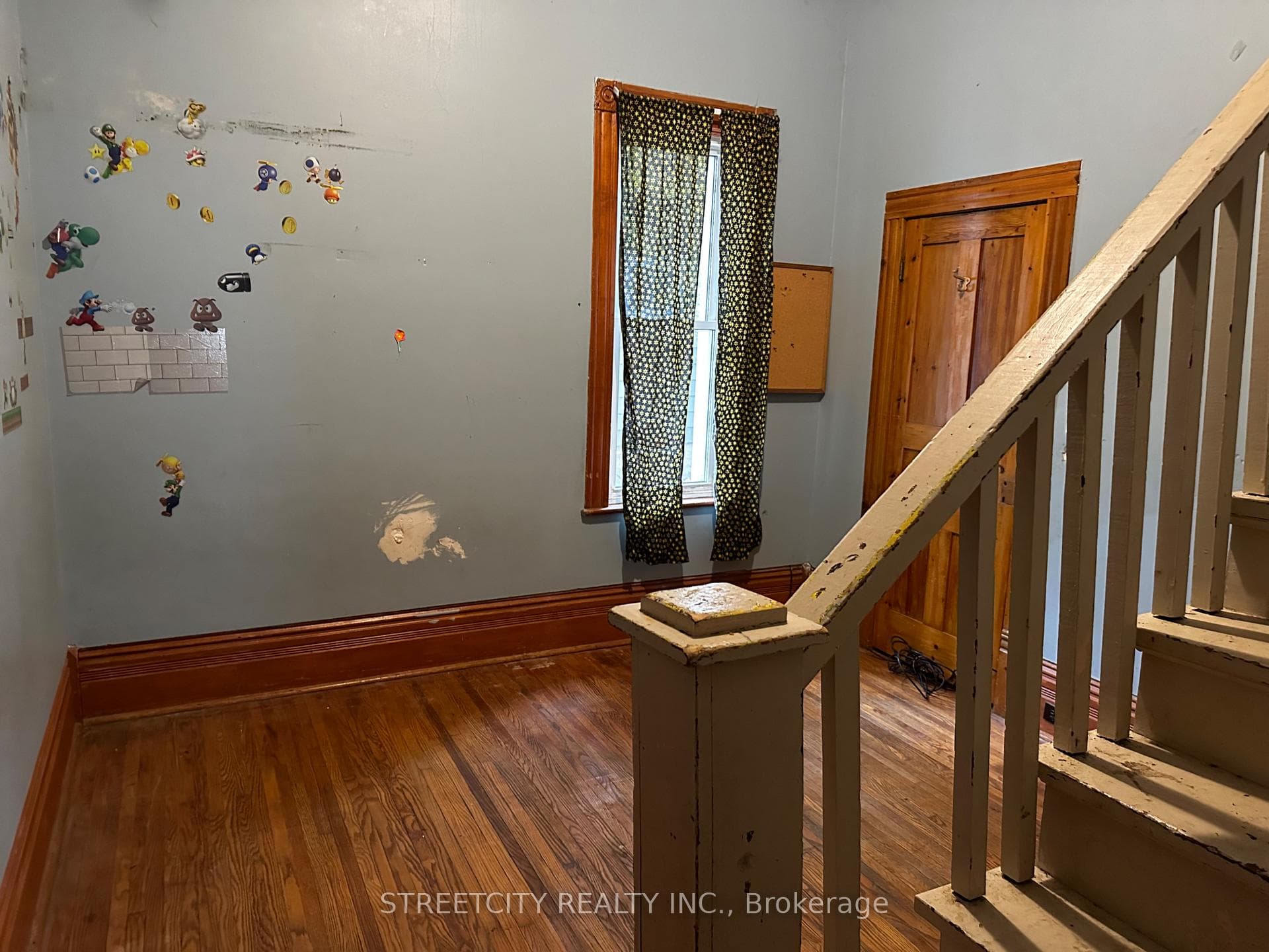 380 Cromwell Street photo 9