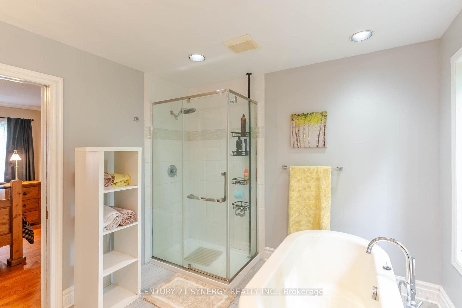 Primary bedroom ensuite with separtate shower