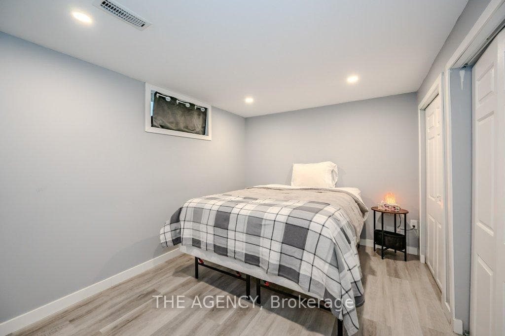 22 Brookside Crescent photo 31