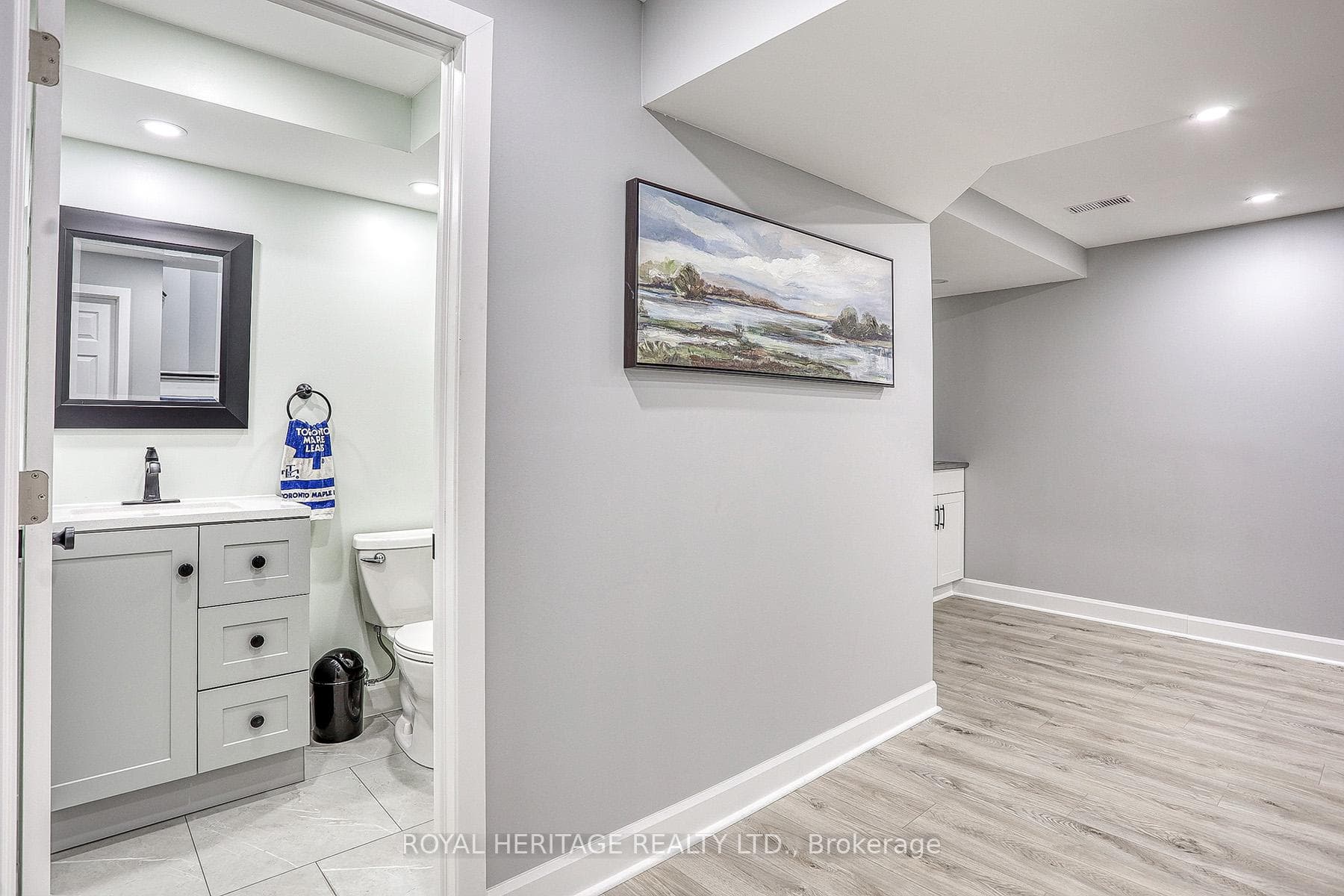 608 Amberwood Crescent photo 33